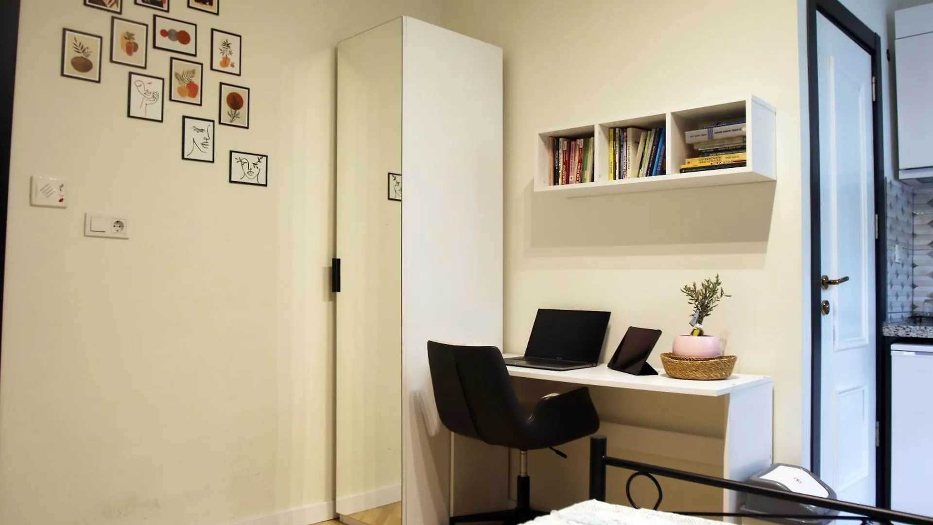 2Br And 2Bath Balcony Apt In Heart Of Isatanbul #3 Istanbul Turkey