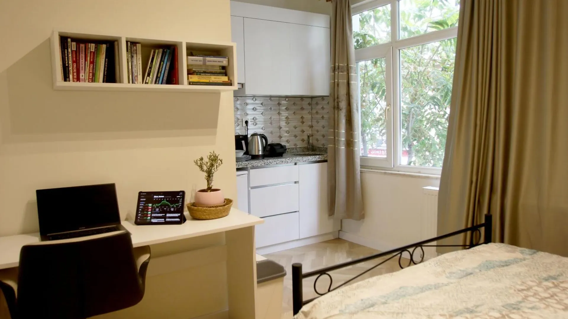 2Br And 2Bath Balcony Apt In Heart Of Isatanbul #3 Istanbul