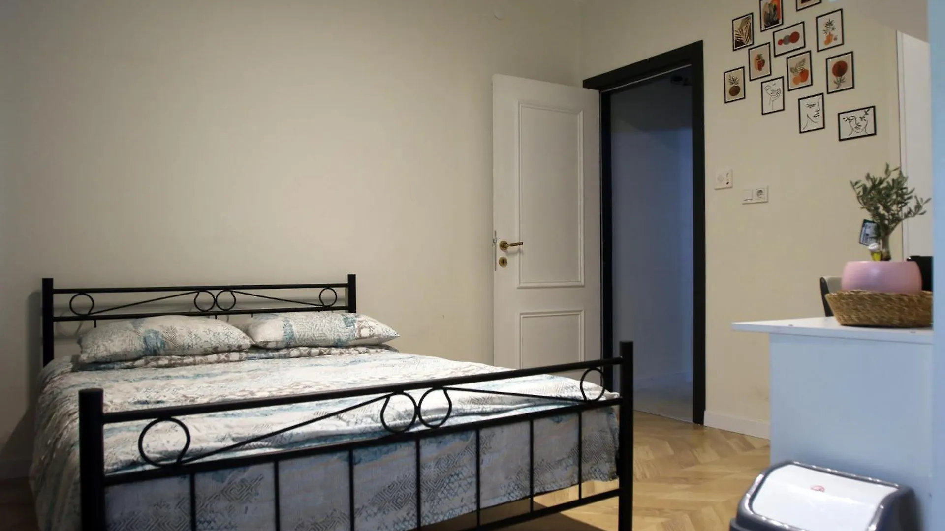 2Br And 2Bath Balcony Apt In Heart Of Isatanbul #3 Istanbul Apartment