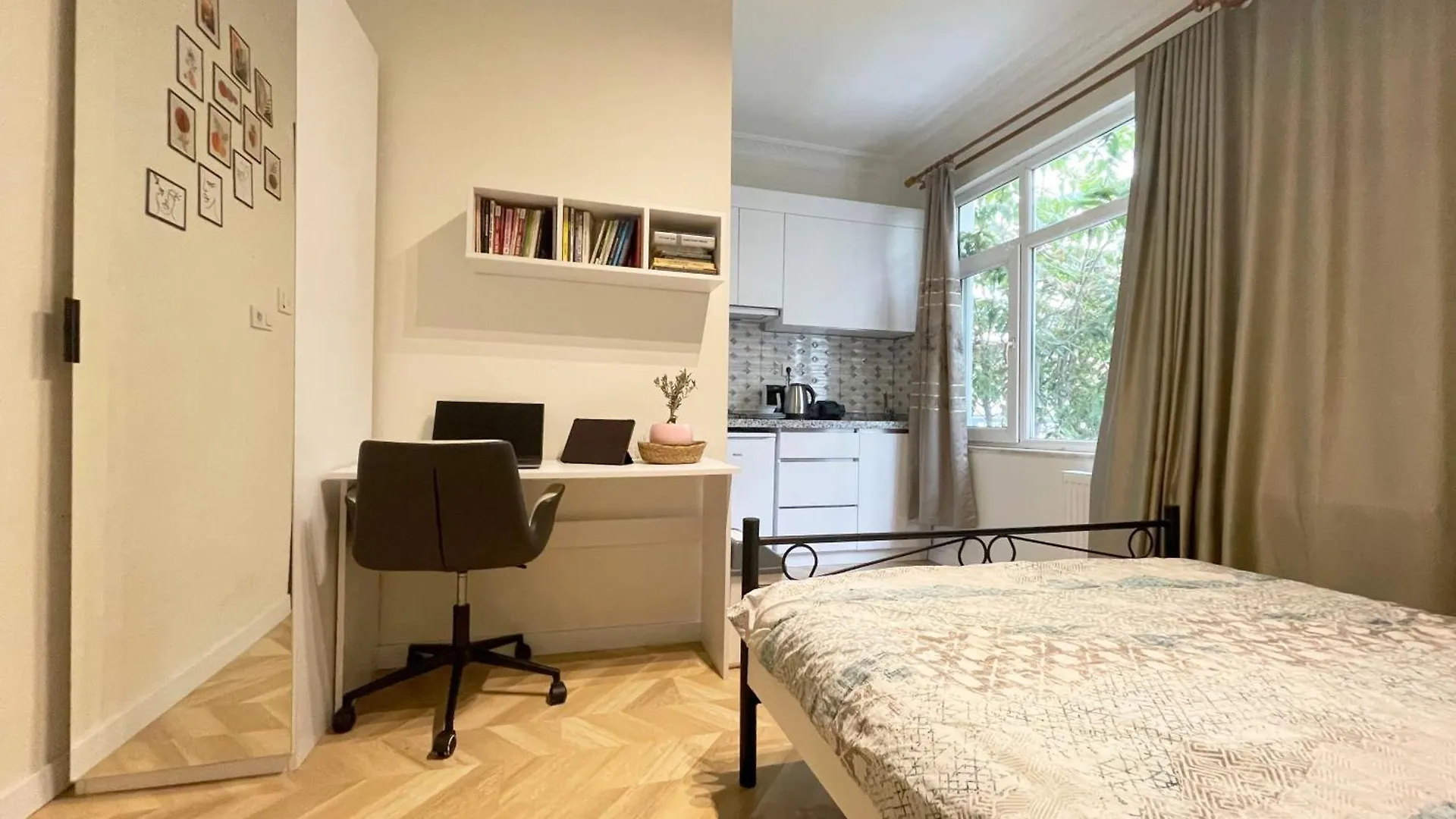 2Br And 2Bath Balcony Apt In Heart Of Isatanbul #3 Istanbul